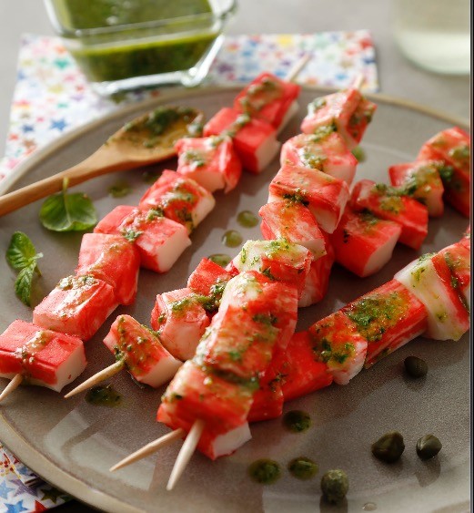 foto de Pinchos de Kani Kama Santa Elena con salsa verde 